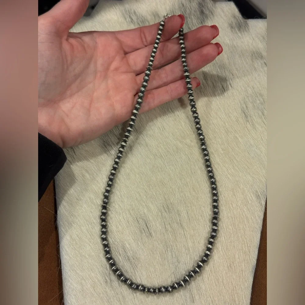 Native American Sterling Silver Graduated 5mm Navajo Pearl Saucer Necklace 18”